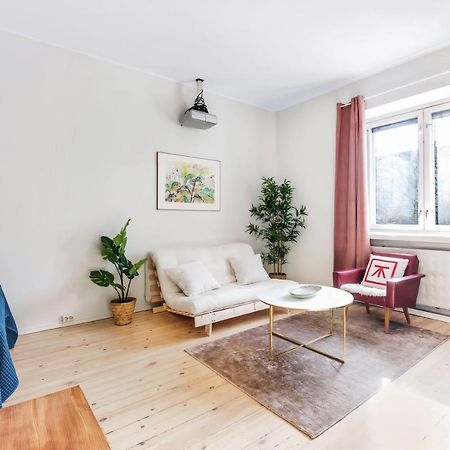 Wehost Modern Kitchen Studio With Bright Colours Apartment Helsinki Exterior photo
